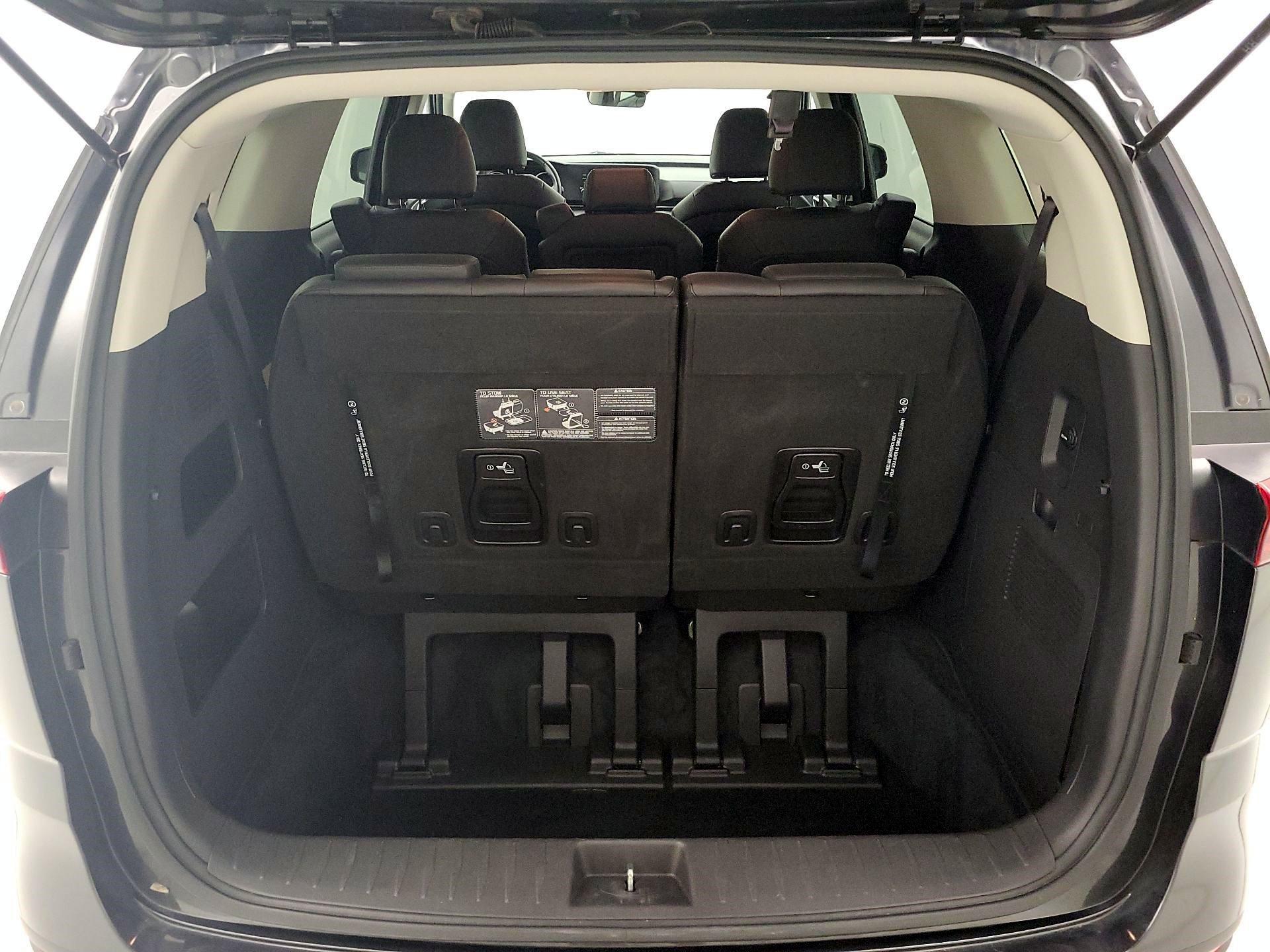 Thumbnail: 2023 Kia Carnival - 20