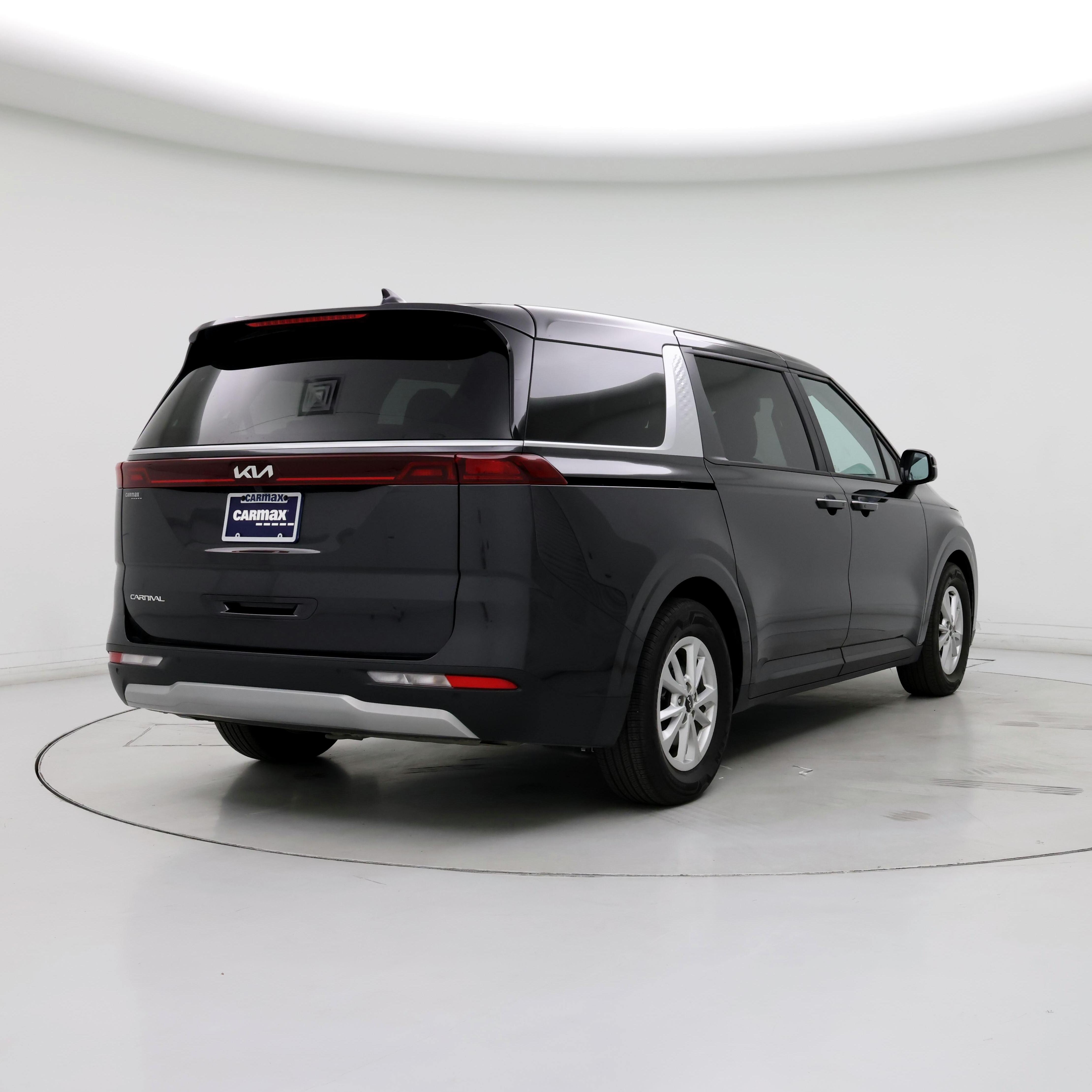 Thumbnail: 2023 Kia Carnival - 8