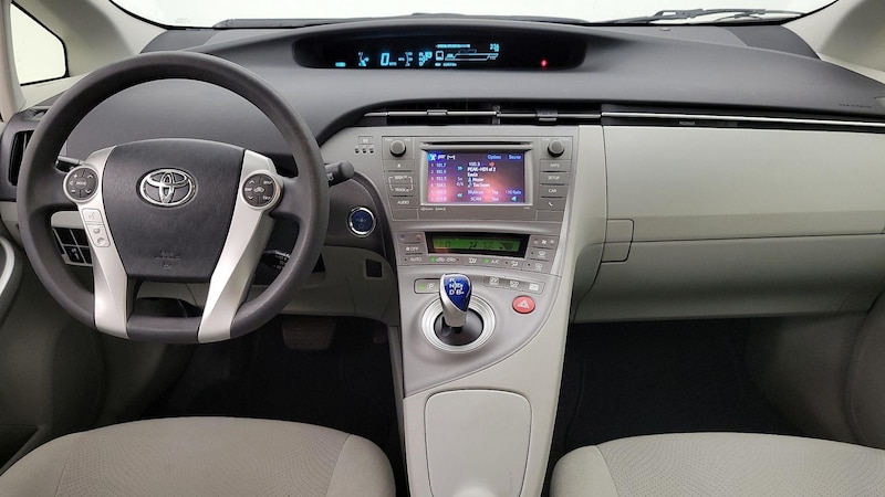 2015 Toyota Prius Three 9