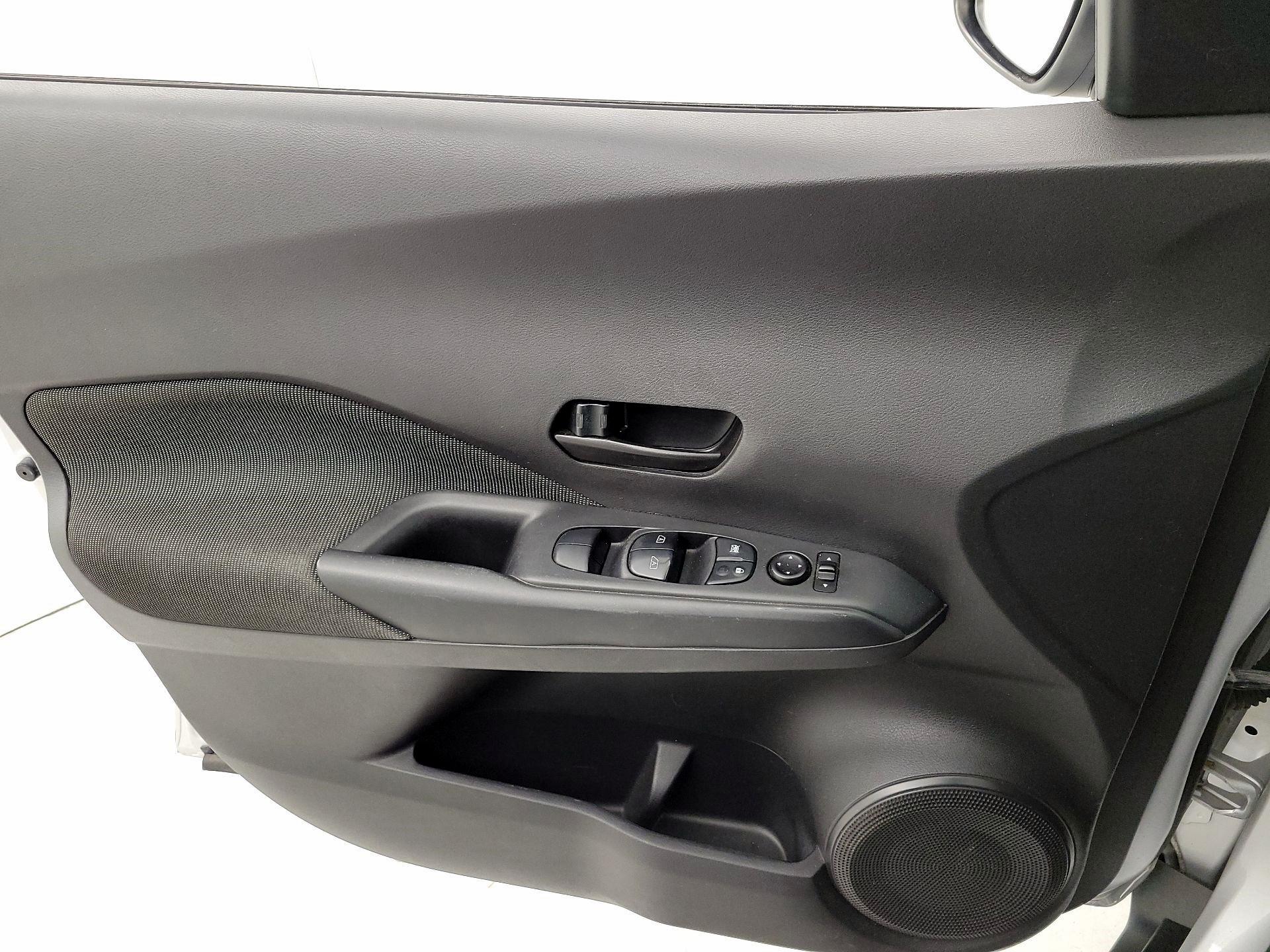 Thumbnail: 2019 Nissan Kicks - 12