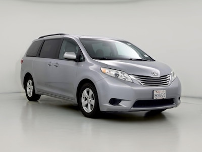 2017 Toyota Sienna LE -
                Burbank, CA