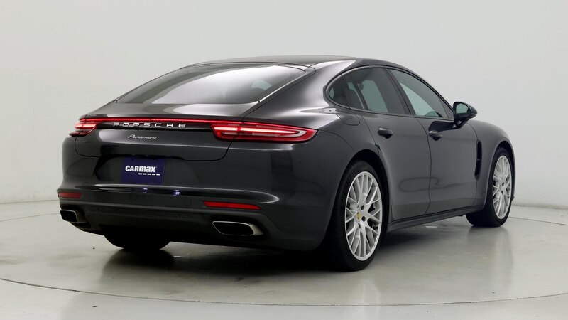 2017 Porsche Panamera  8