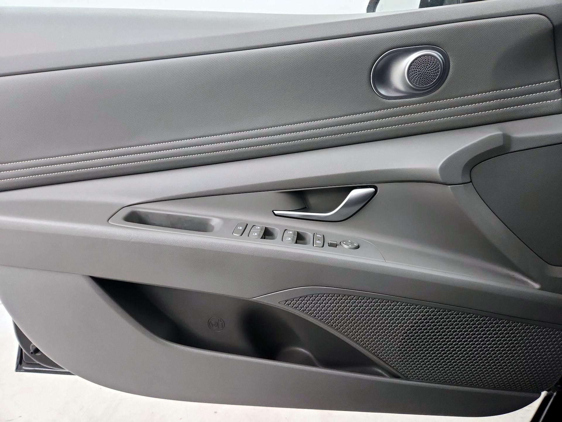Thumbnail: 2023 Hyundai Elantra - 12