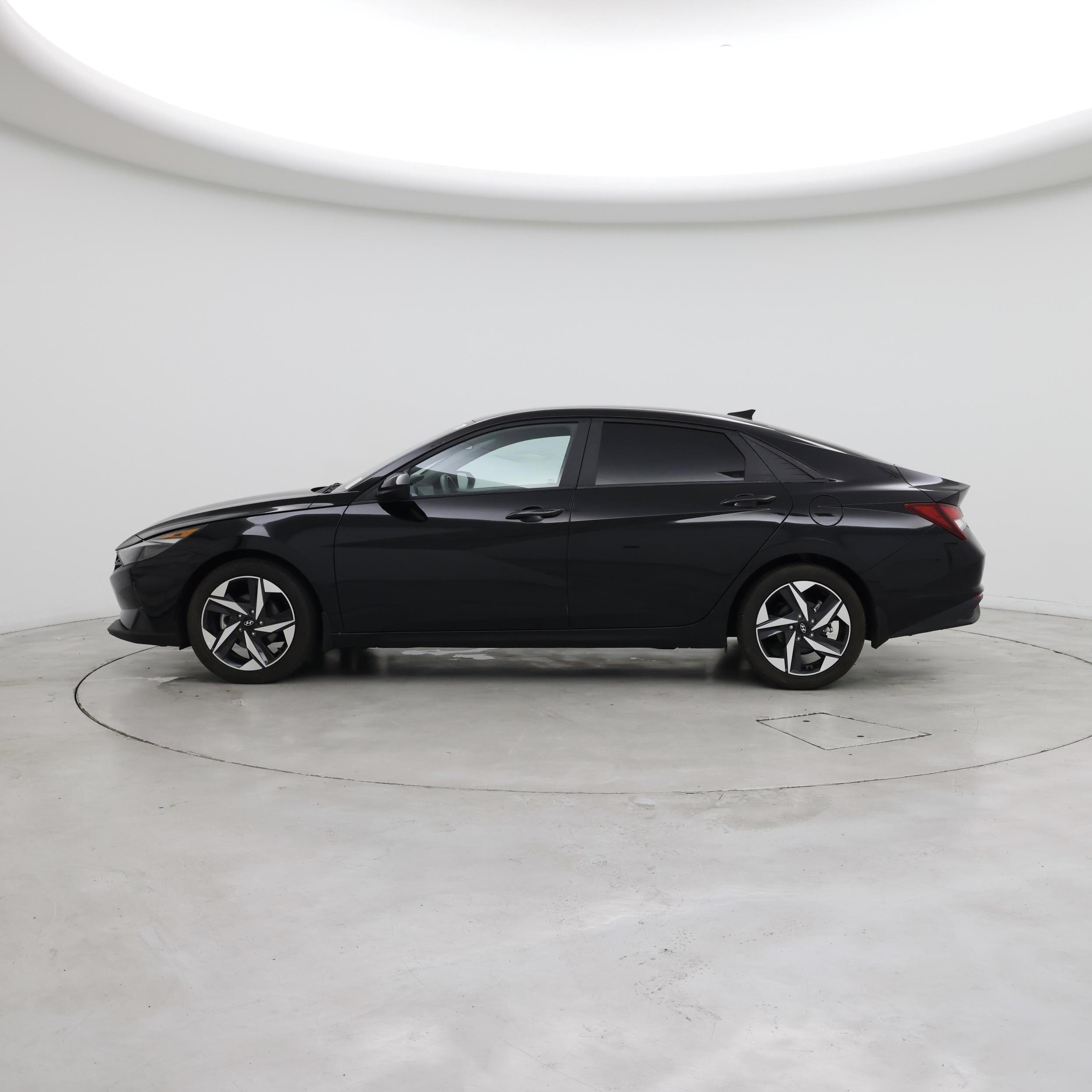 Thumbnail: 2023 Hyundai Elantra - 3