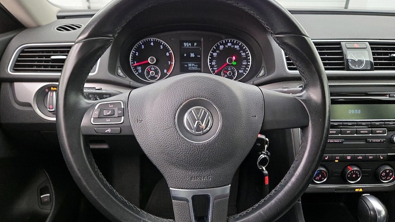 2014 Volkswagen Passat Wolfsburg Edition 10