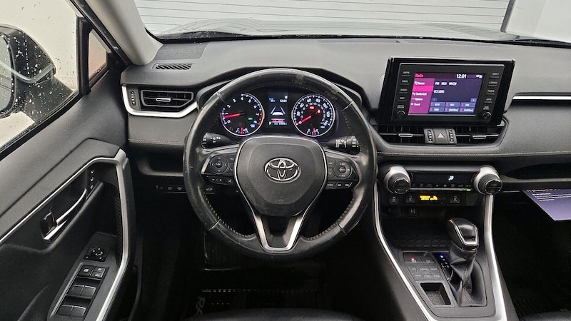 2019 Toyota RAV4 XLE Premium 10