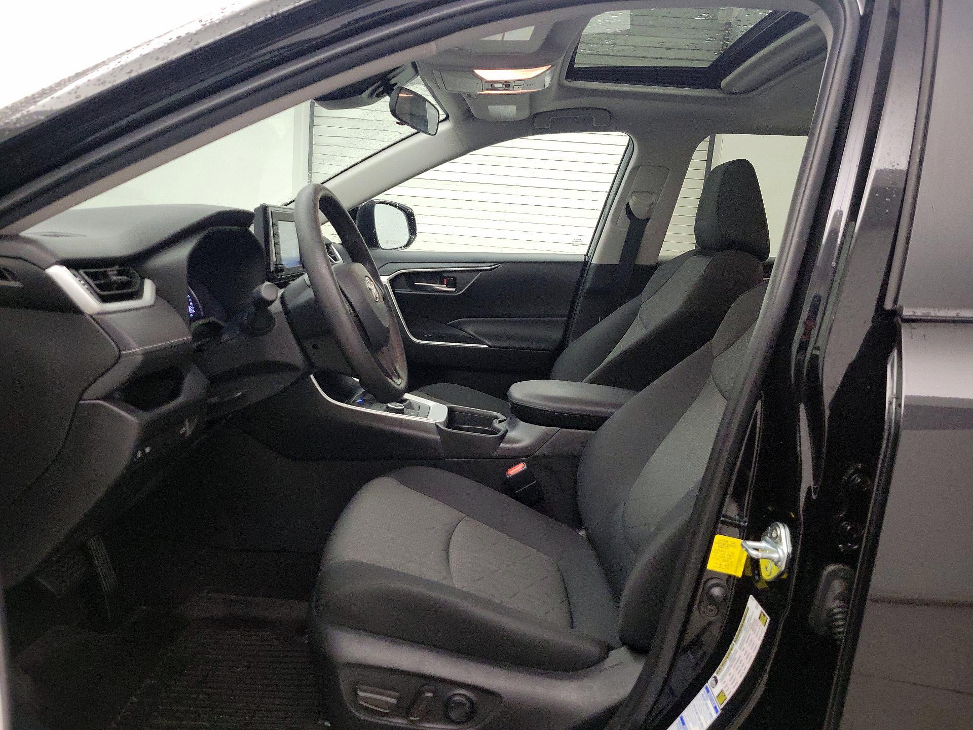 Thumbnail: 2021 Toyota RAV4 - 11