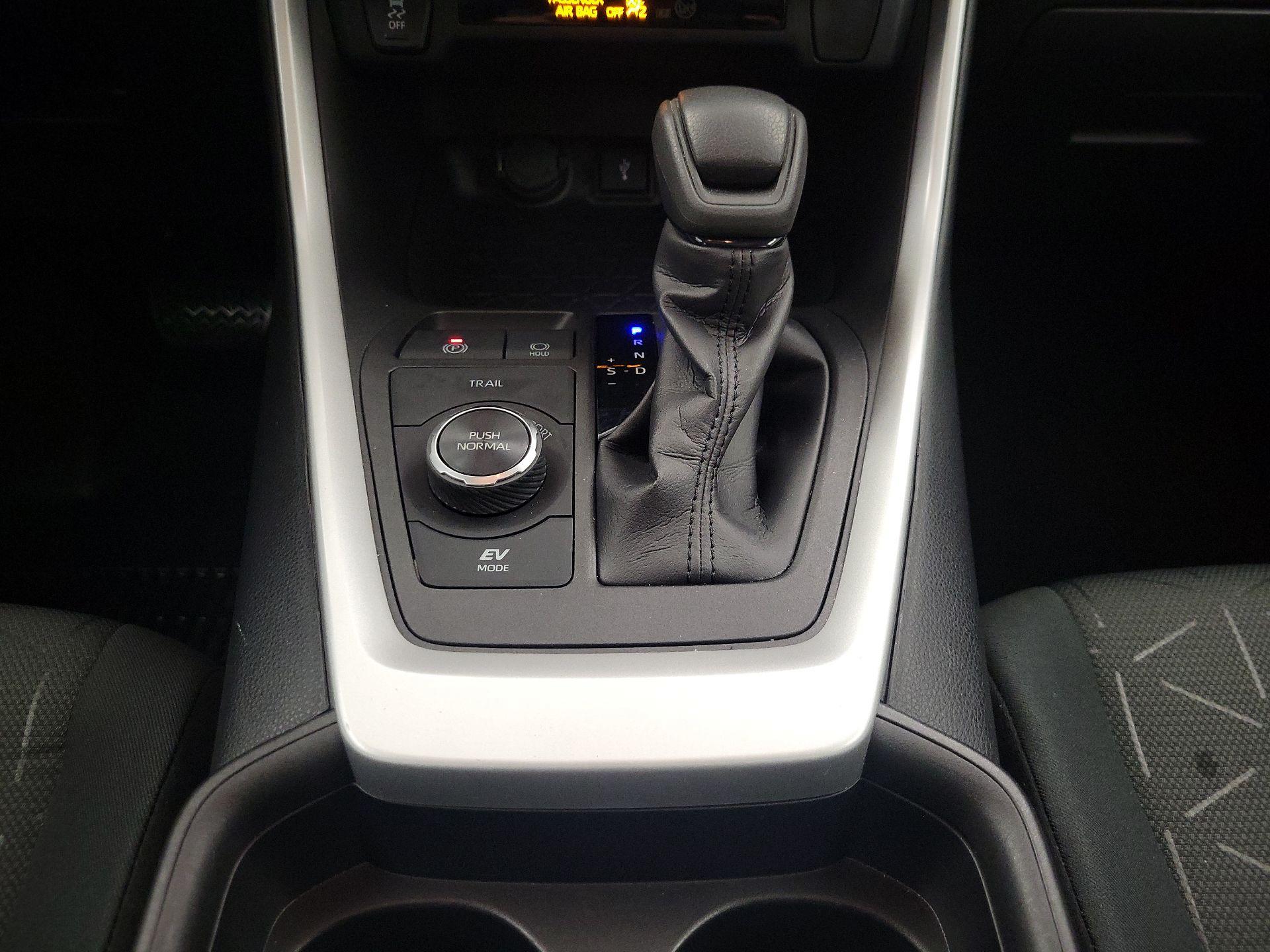 Thumbnail: 2021 Toyota RAV4 - 17