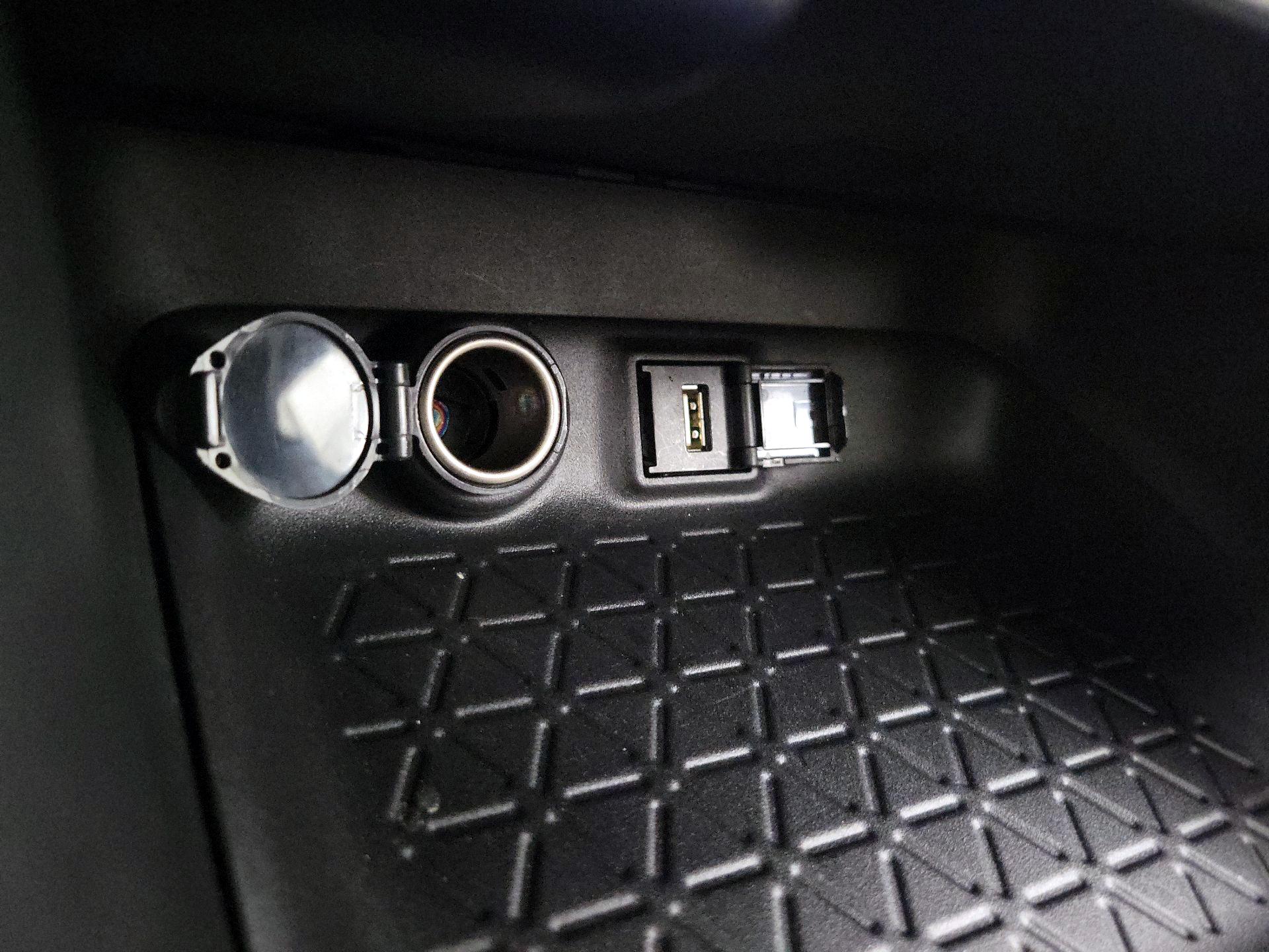 Thumbnail: 2021 Toyota RAV4 - 18