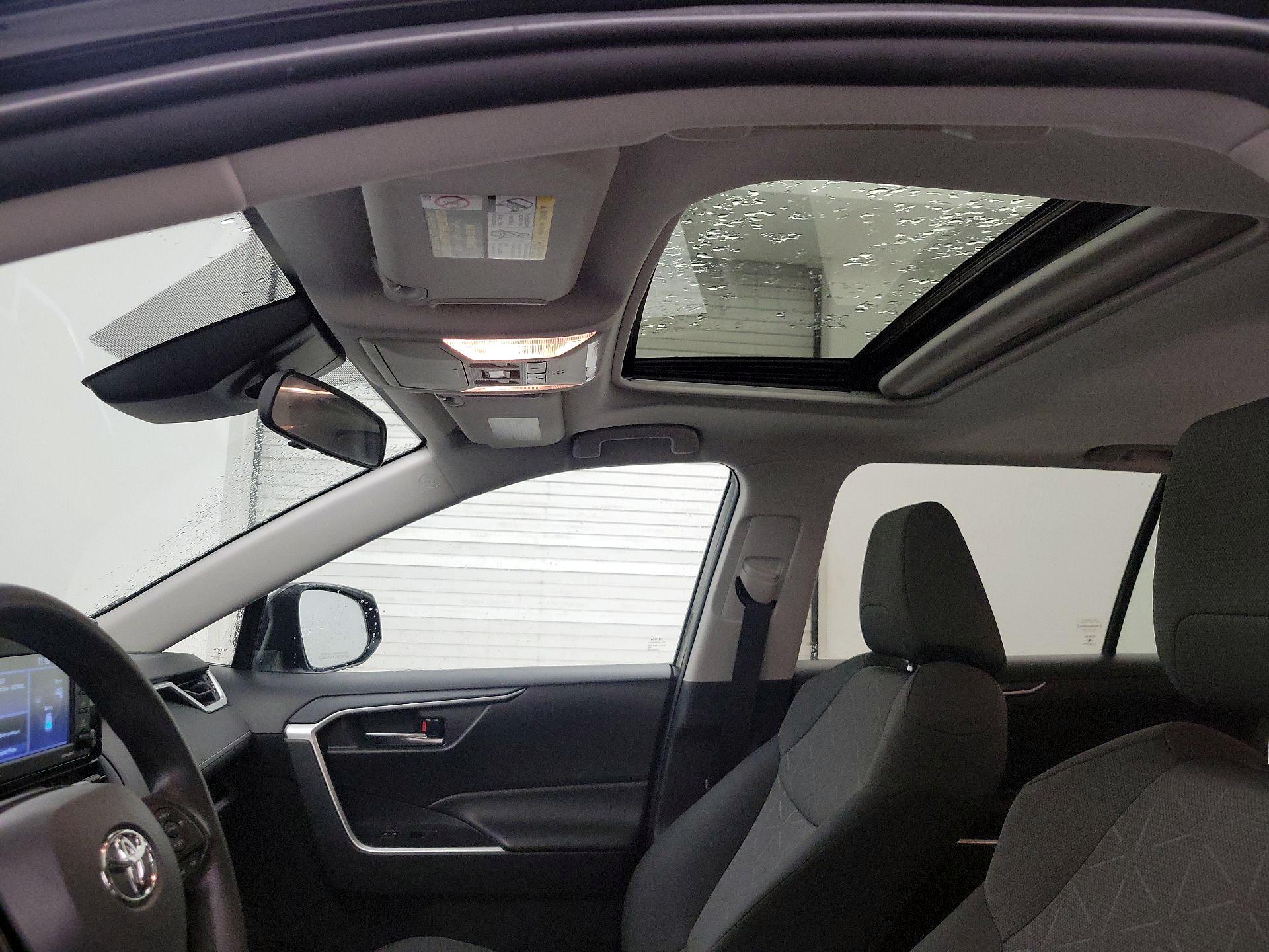 Thumbnail: 2021 Toyota RAV4 - 19