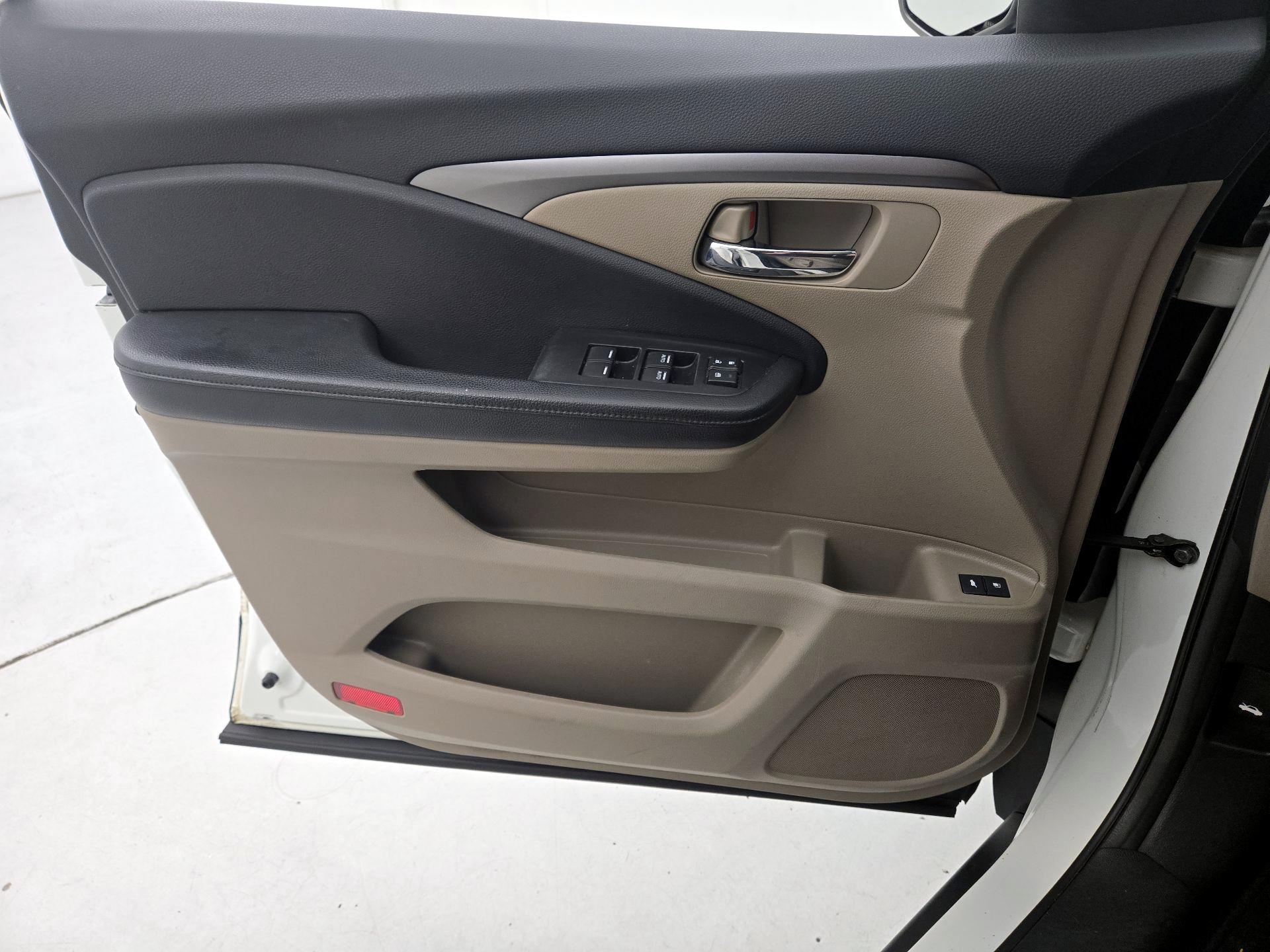 Thumbnail: 2018 Honda Pilot - 12