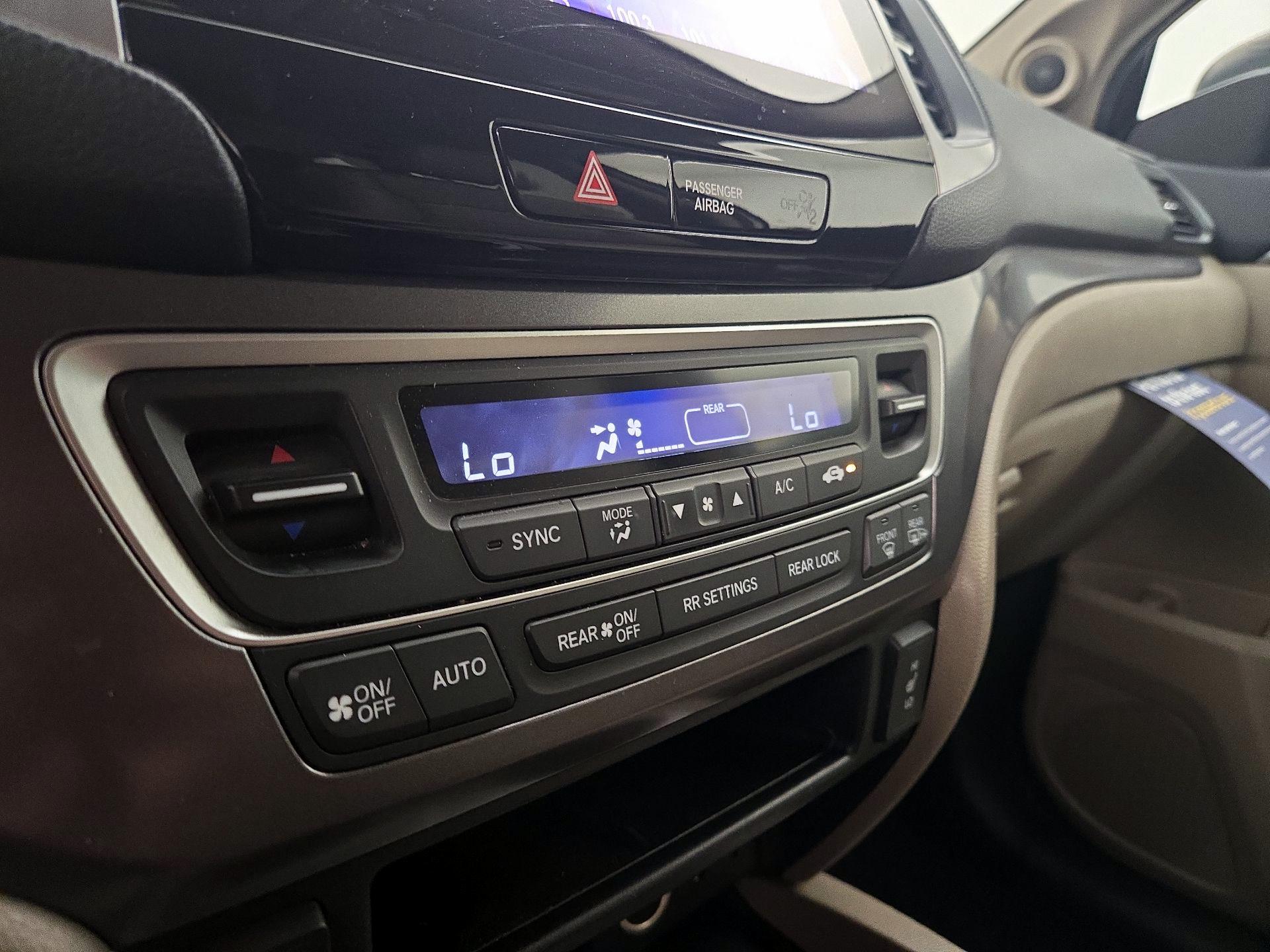 Thumbnail: 2018 Honda Pilot - 16