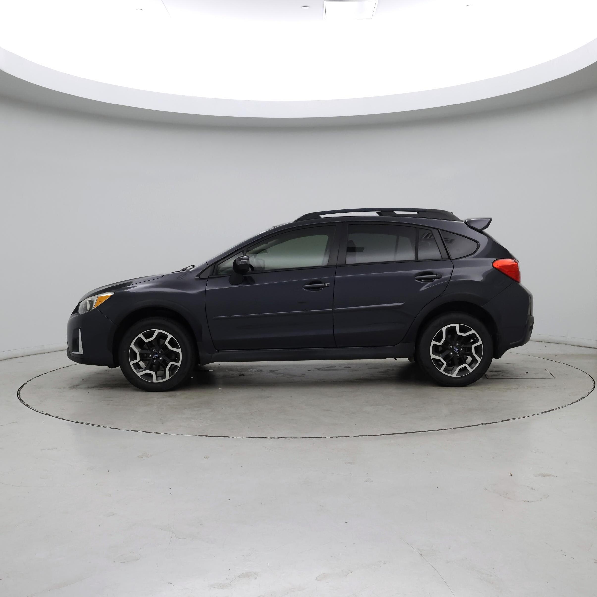 Thumbnail: 2017 Subaru Crosstrek - 3
