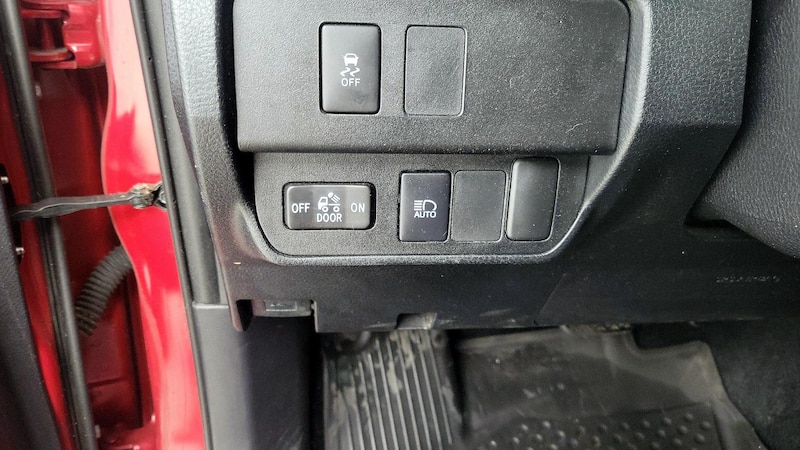 2020 Toyota Tacoma SR 13