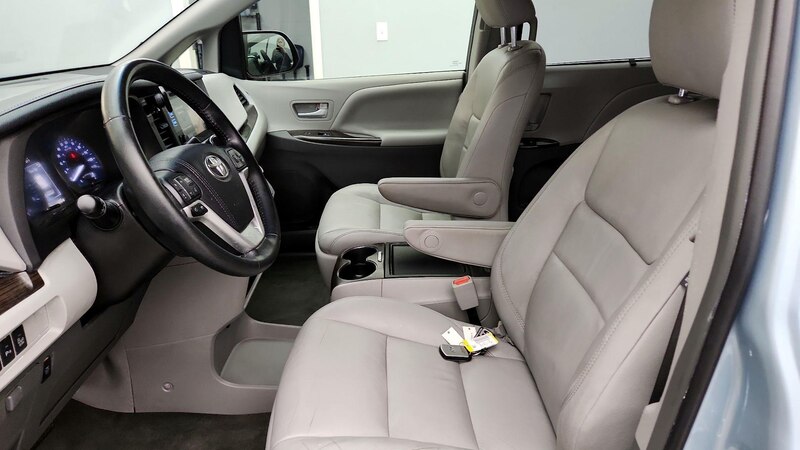 2016 Toyota Sienna XLE Premium 11