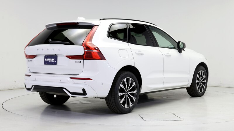 2023 Volvo XC60 B5 Plus 8