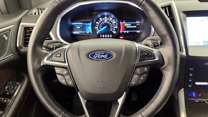 2020 Ford Edge Titanium 10