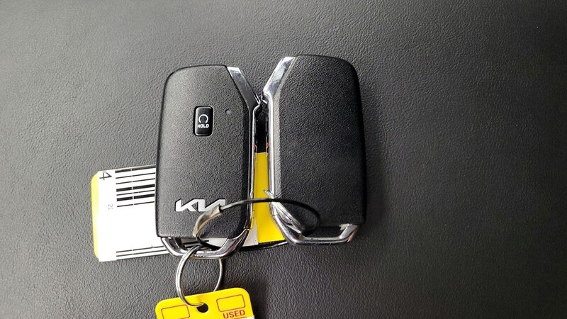 2022 Kia Sorento S 25