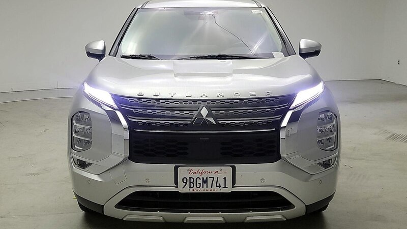 2022 Mitsubishi Outlander SE 2