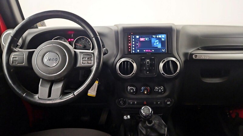 2014 Jeep Wrangler Unlimited Sahara 9