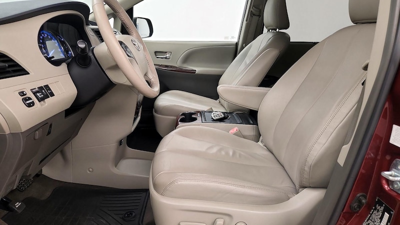 2014 Toyota Sienna XLE 11