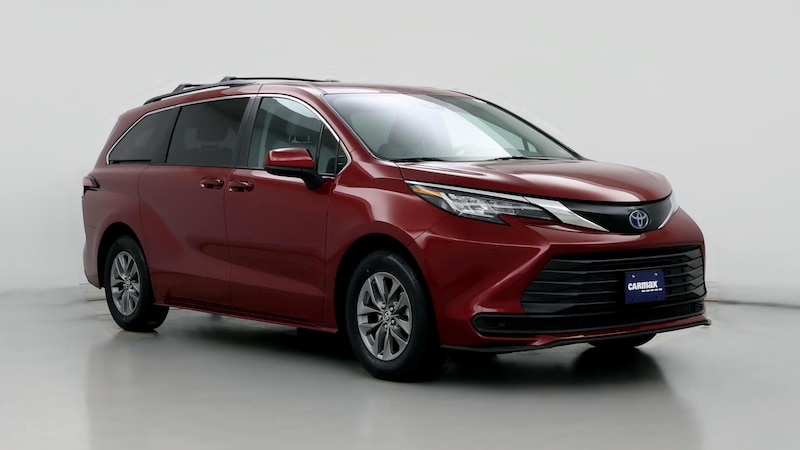 2022 Toyota Sienna LE Hero Image