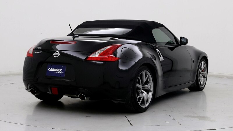 2015 Nissan Z Sport 8