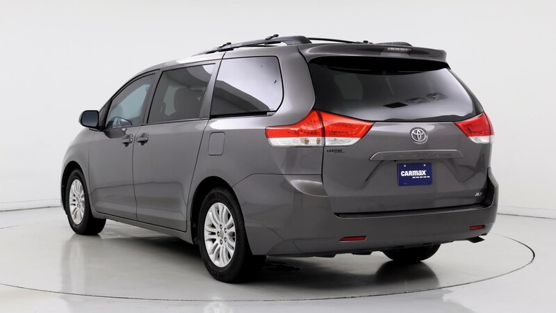 2014 Toyota Sienna XLE 2