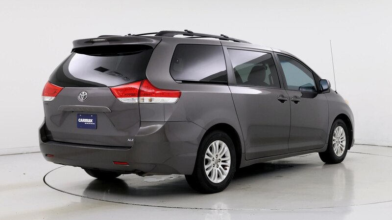 2014 Toyota Sienna XLE 8