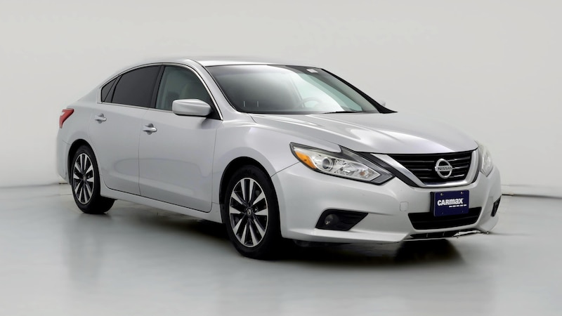 2017 Nissan Altima SV Hero Image