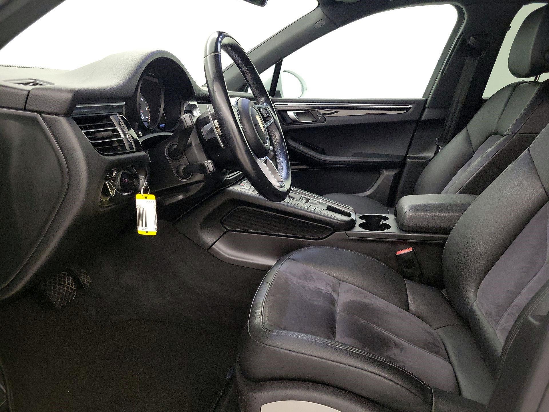 Thumbnail: 2020 Porsche Macan - 11
