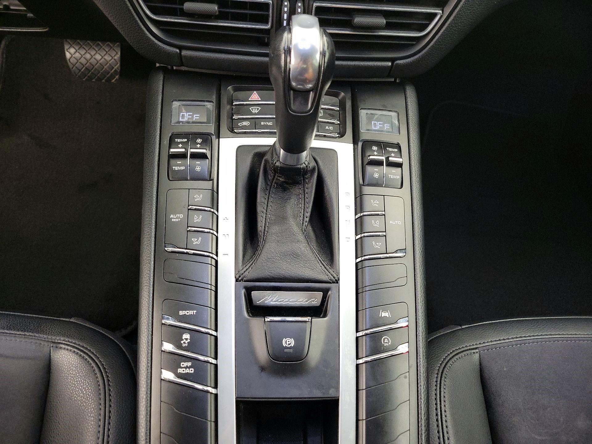 Thumbnail: 2020 Porsche Macan - 17
