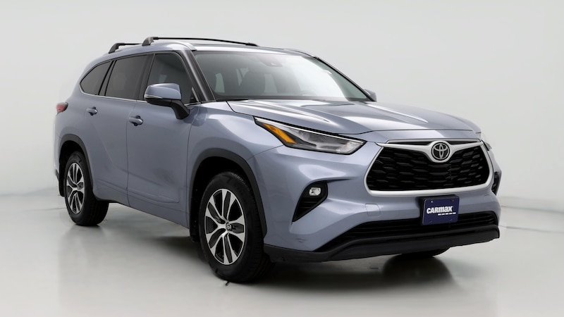 2022 Toyota Highlander XLE Hero Image