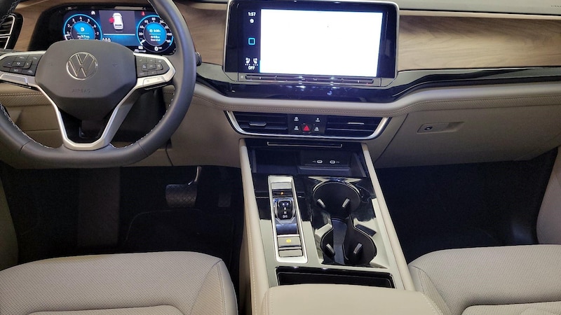 2024 Volkswagen Atlas SE 9