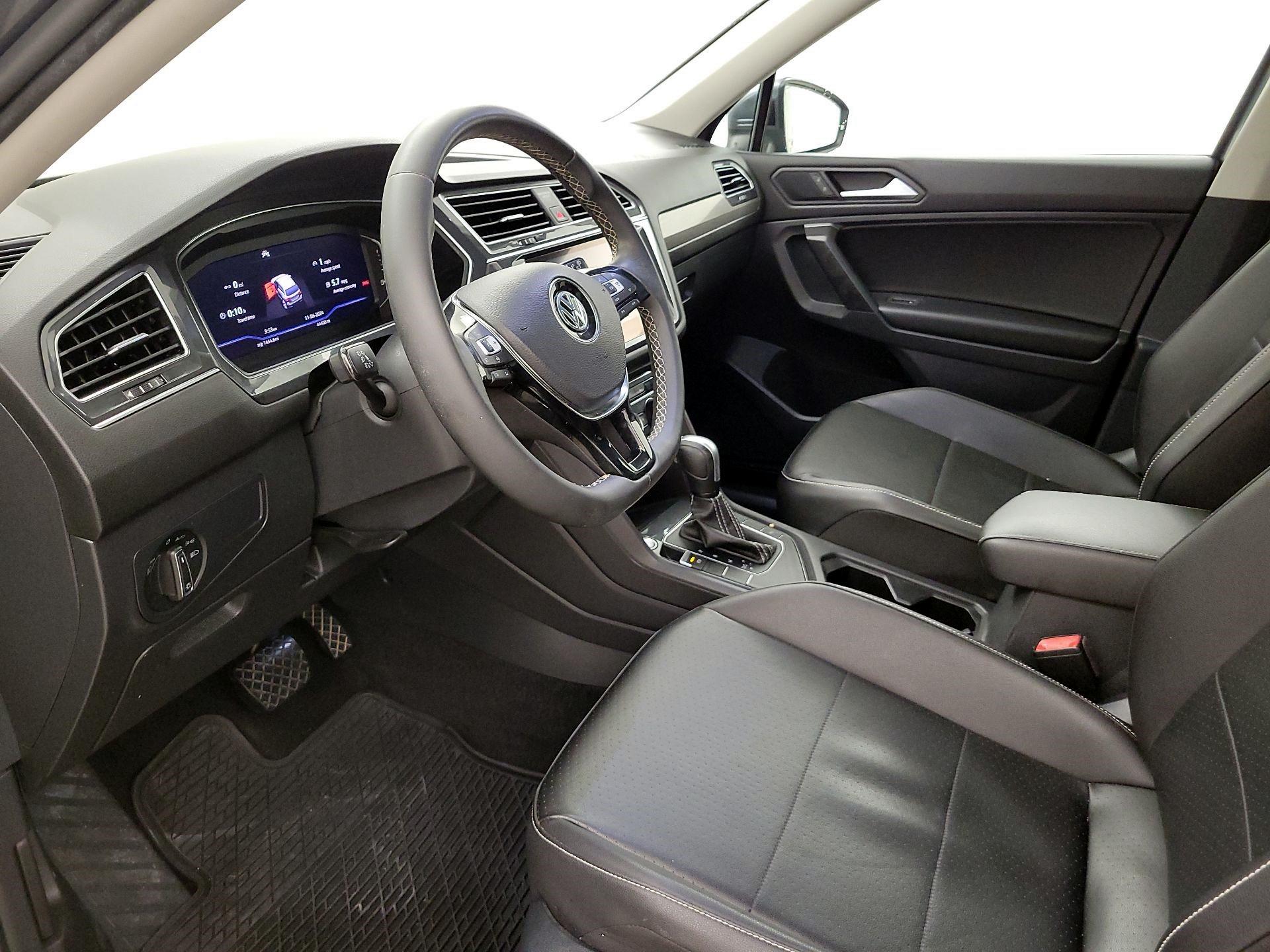Thumbnail: 2021 Volkswagen Tiguan - 11