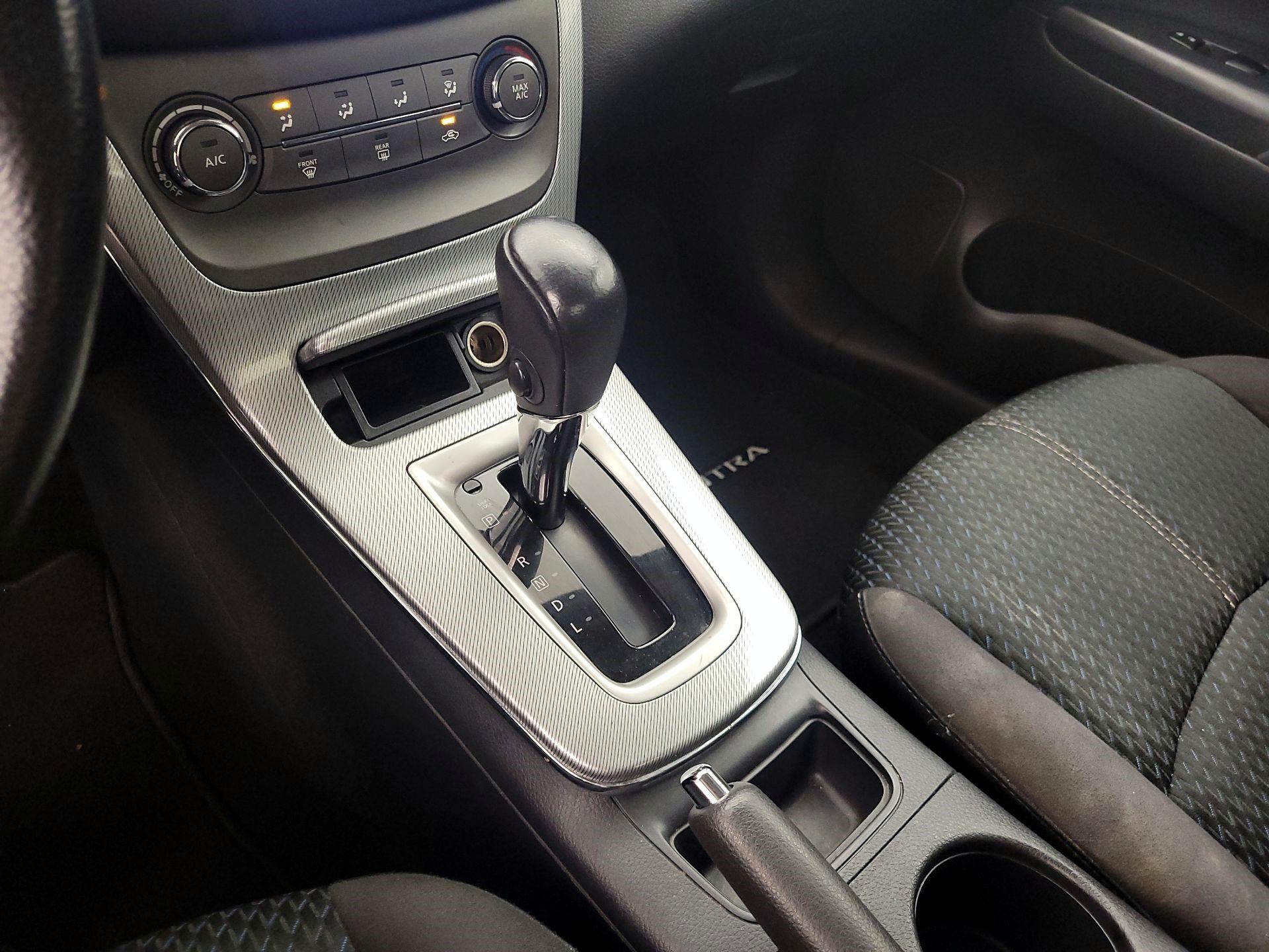 Thumbnail: 2013 Nissan Sentra - 18
