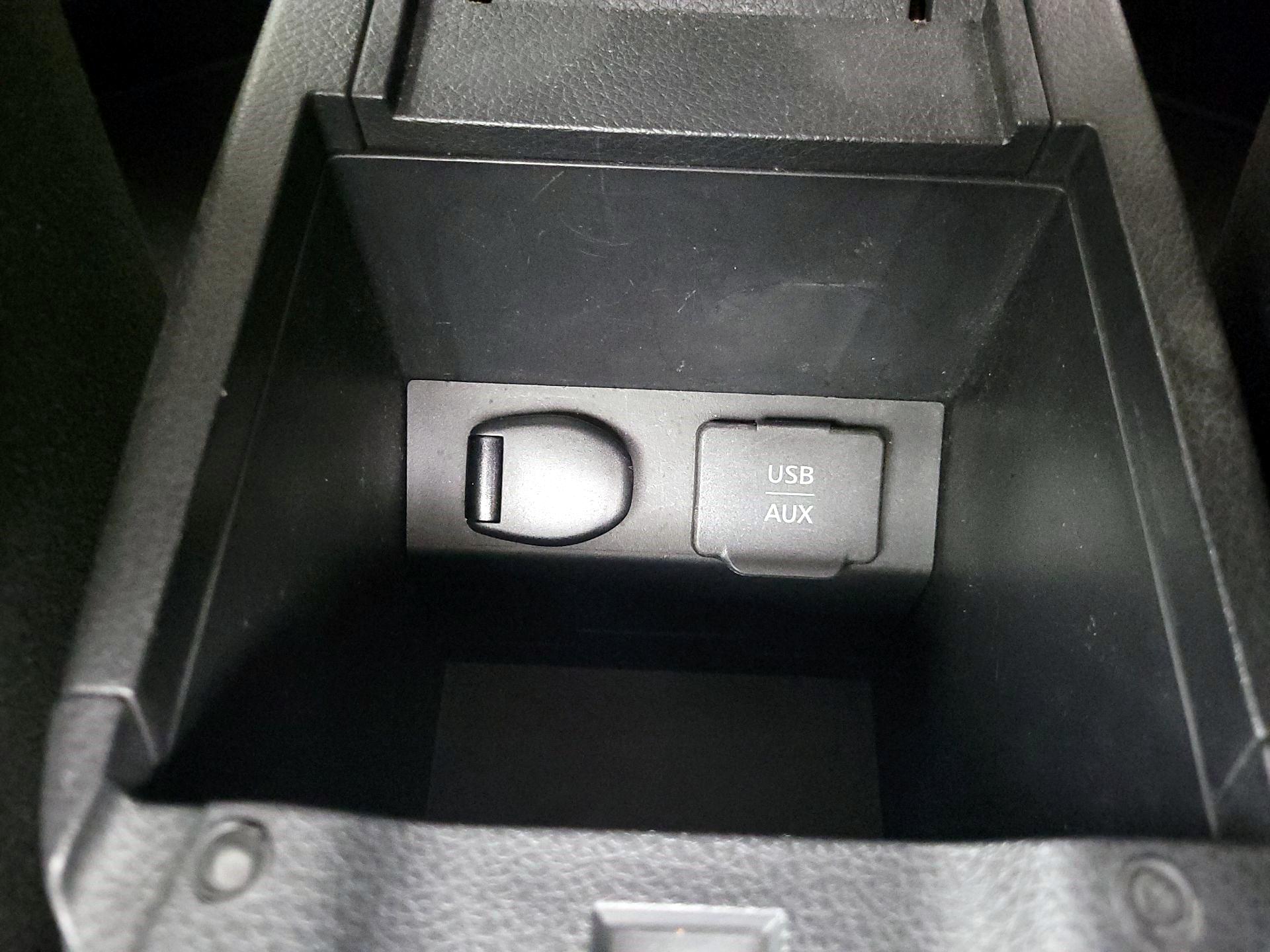 Thumbnail: 2013 Nissan Sentra - 19