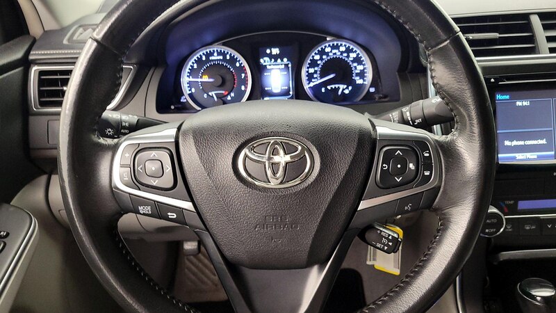 2016 Toyota Camry XLE 10