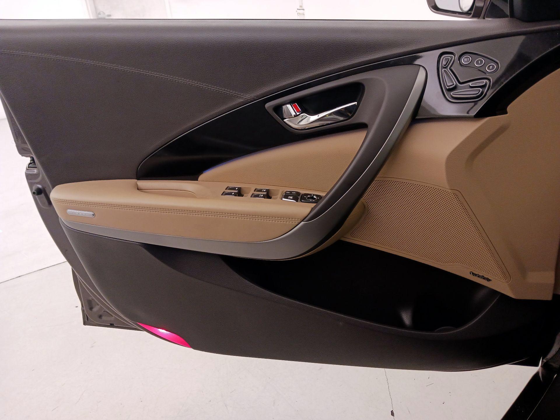 Thumbnail: 2015 Hyundai Azera - 12