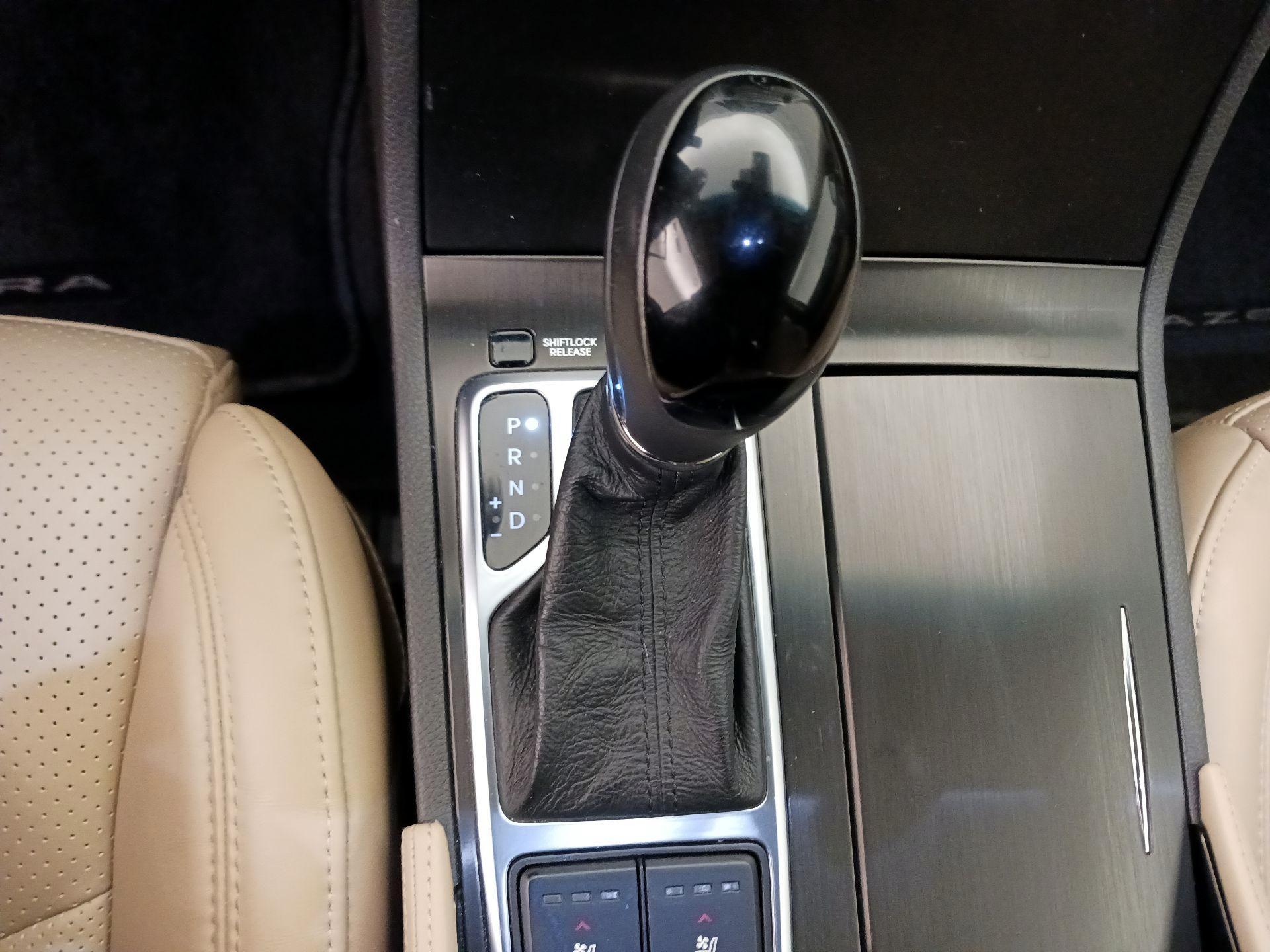 Thumbnail: 2015 Hyundai Azera - 18