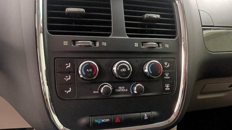 2018 Dodge Grand Caravan SE 16