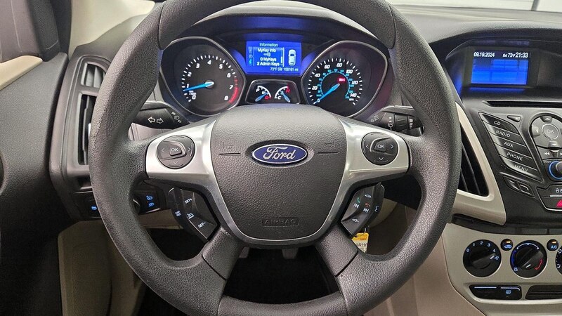 2013 Ford Focus SE 10