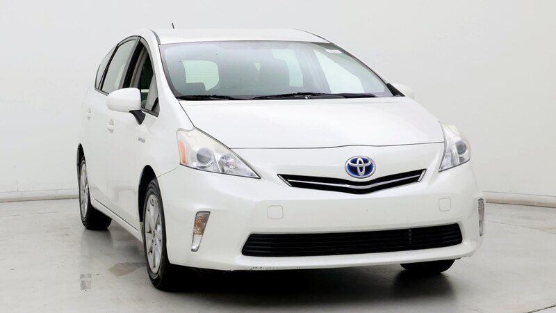 2014 Toyota Prius v Two 5