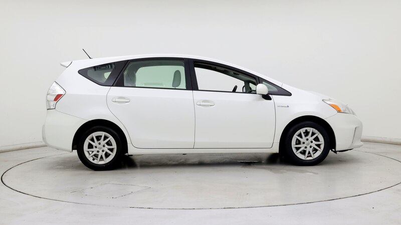 2014 Toyota Prius v Two 7