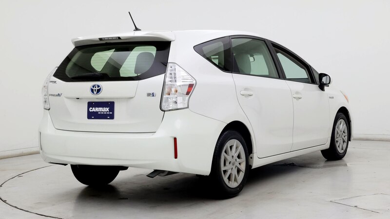 2014 Toyota Prius v Two 8