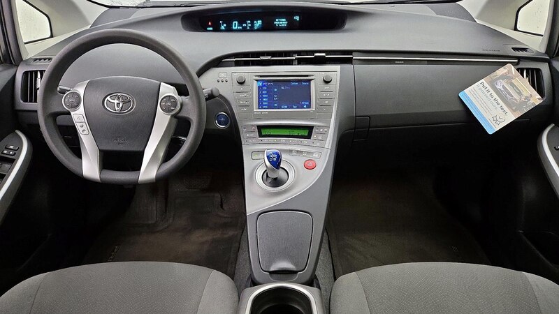 2013 Toyota Prius Four 9