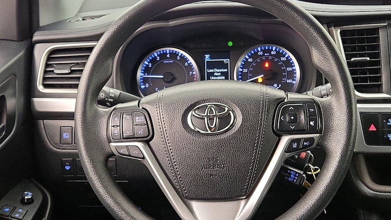 2019 Toyota Highlander LE 10