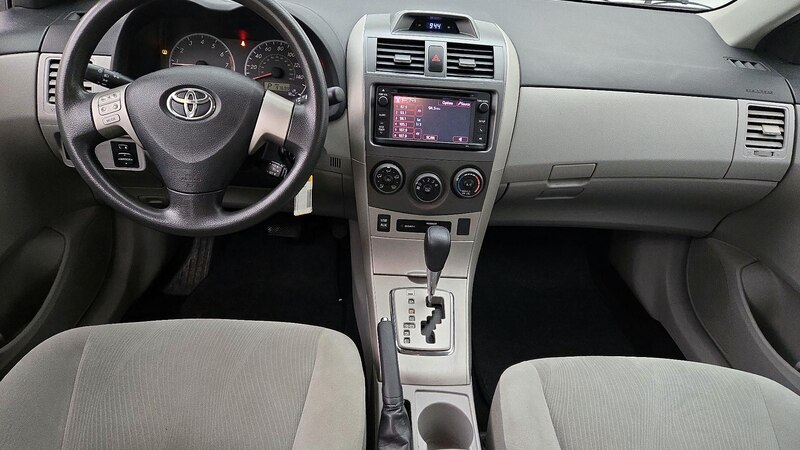 2013 Toyota Corolla LE 9