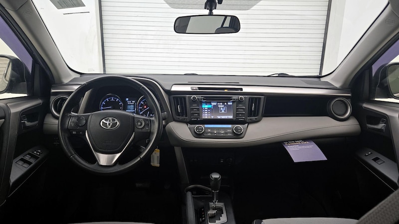 2016 Toyota RAV4 XLE 9