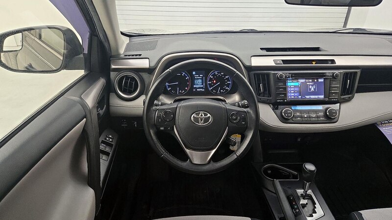 2016 Toyota RAV4 XLE 10